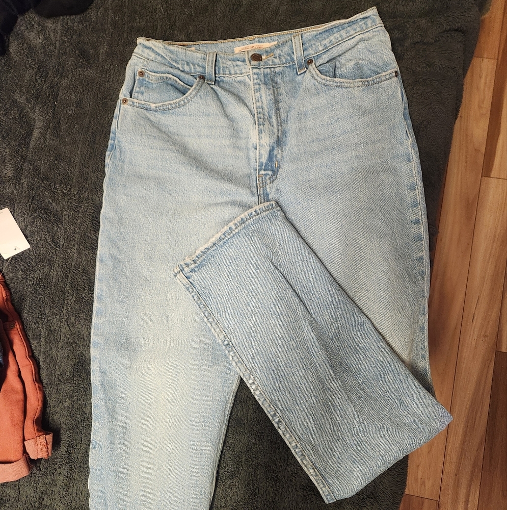 Levi's Blue Straight Leg Jeans with Classic Style
